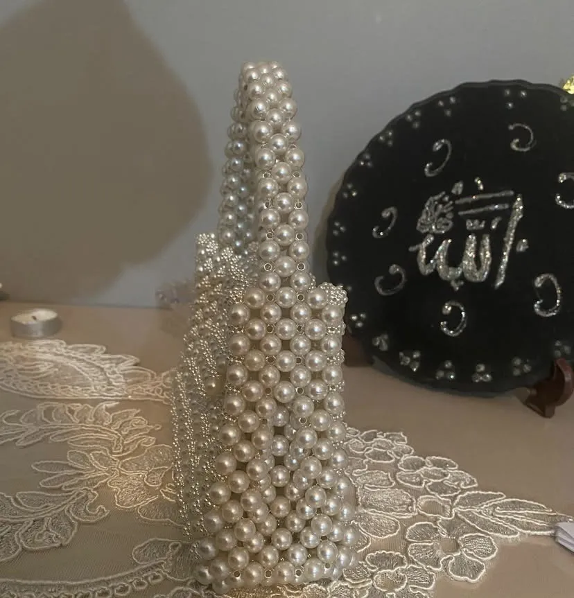 İnci Boncuklu Küçük Boy El Çantası - Özel Tasarım ve Şık Görünüm