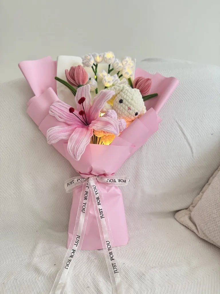 Pembe Şönil Peluş Oyuncaklı Led Işıklı Buket - El Yapımı