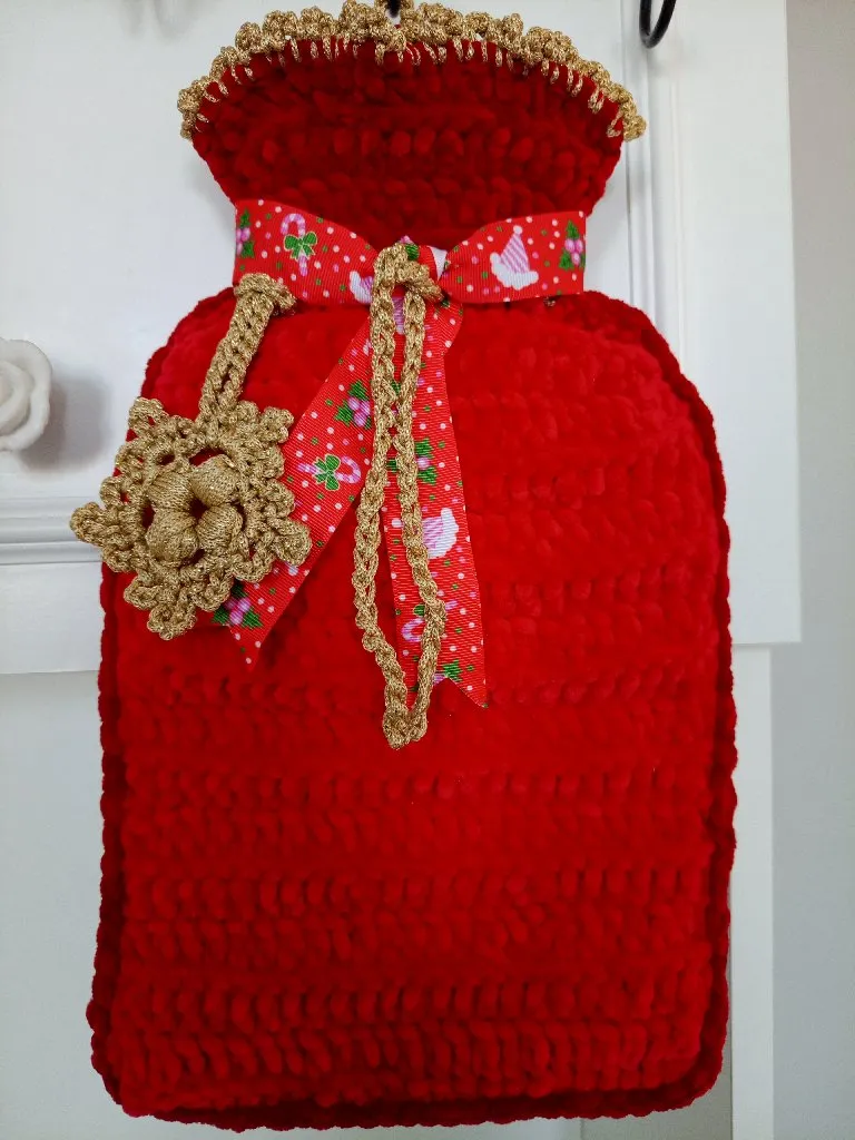 Kırmızı Örgü Sıcak Su Torbası Kılıfı - Kadife İp ve Kurdele Detaylı