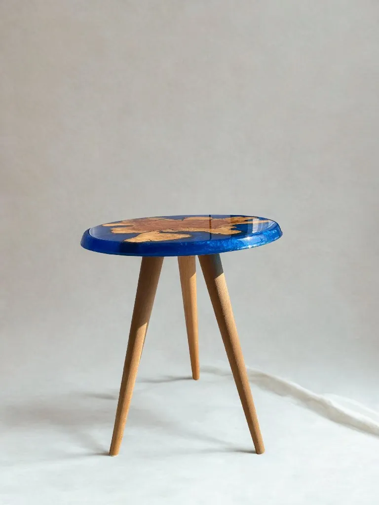 Zeytin Ağacı Desenli Mavi Epoksi Detaylı Ahşap Yan Sehpa 48 cm