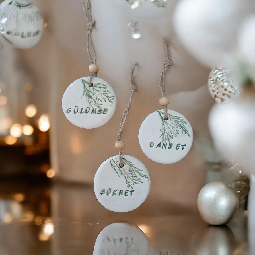 Seramik Yılbaşı Ağacı Süsü - El Yapımı Dilek Tasarımlı 6 cm