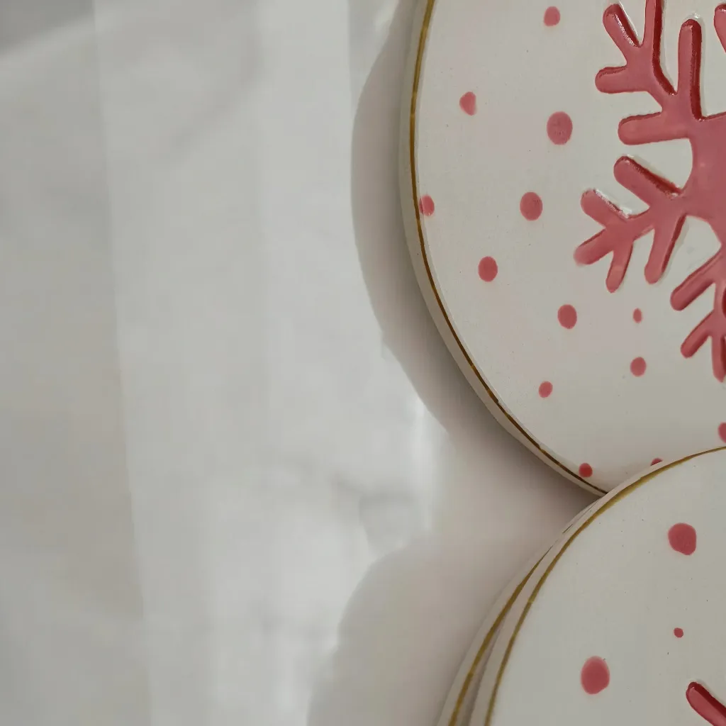 Seramik Kar Tanesi Desenli Yılbaşı Temalı Tabak Takımı (4'lü)