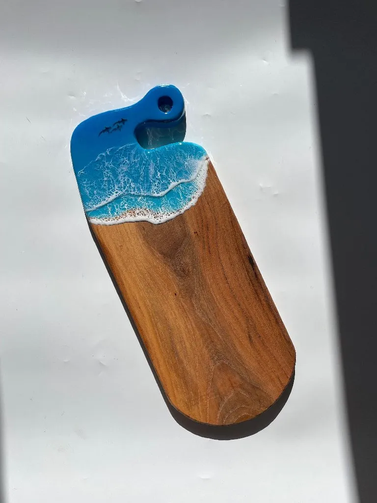 Karaağaç Ahşap Sunum Tahtası - Epoksi Deniz ve Köpekbalığı Tasarımı