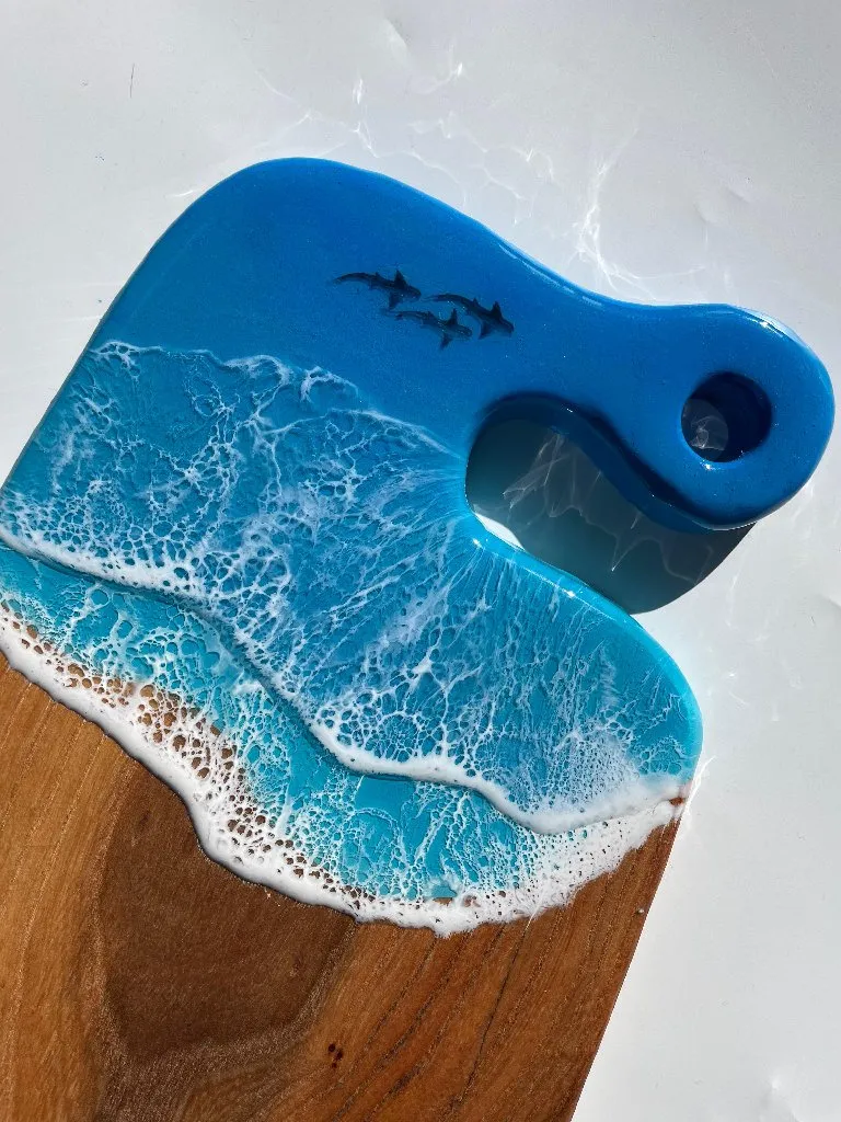 Karaağaç Ahşap Sunum Tahtası - Epoksi Deniz ve Köpekbalığı Tasarımı