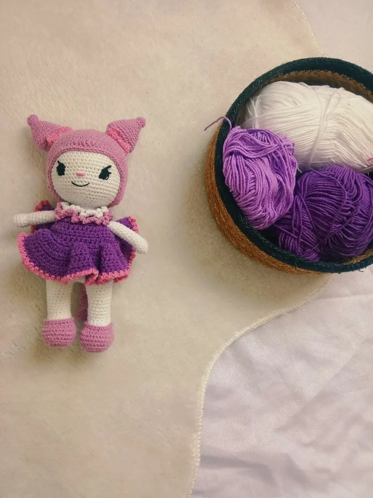 Kuromi Amigurumi Oyuncak Bebek - Mor Elbiseli ve El Emeği 25 cm