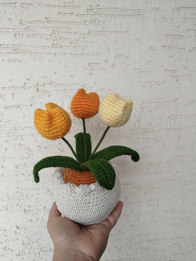 Saksıda Örgü Lale Çiçeği - Dekoratif El Emeği Hediyelik