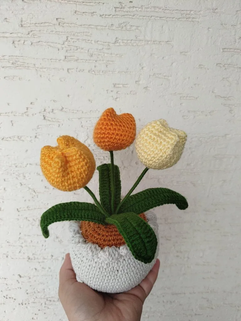 Saksıda Örgü Lale Çiçeği - Dekoratif El Emeği Hediyelik