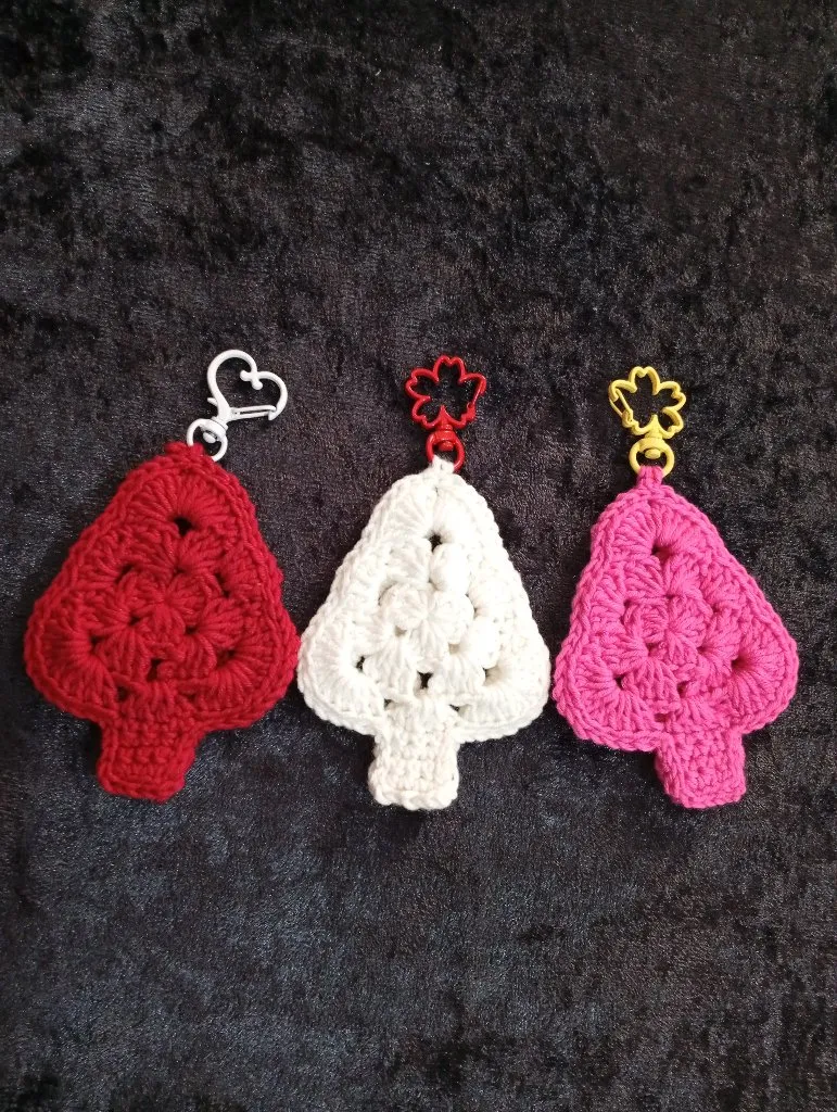 Örgü Çam Ağacı Anahtarlık Seti - Renkli El Emeği Üçlü Set