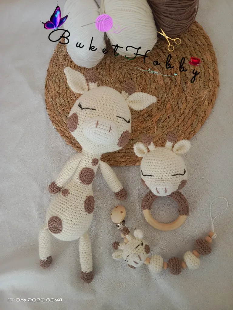 Örgü Zürafa Oyuncak ve Ahşap Halkalı Çıngırak Seti - Uykucu Zürafa