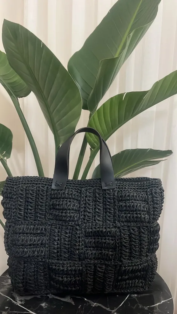 Siyah Su Yolu Desenli Kağıt İpten Örme Astarlı El Çantası