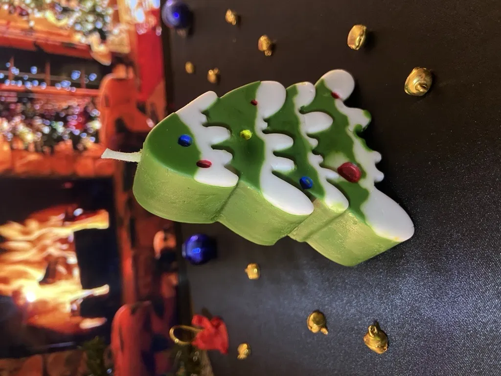 Yılbaşı Temalı Yeşil Çam Ağacı ve Kar Taneli Mum Seti