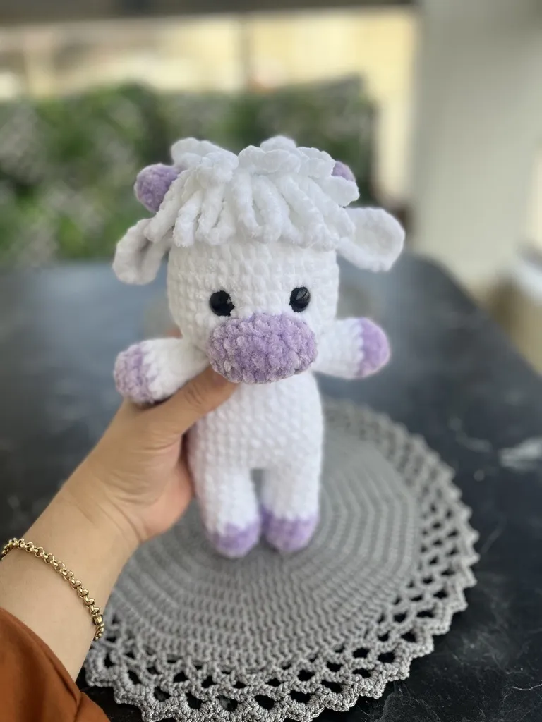 Beyaz ve Lila Renkli Örgü İnek Uyku Arkadaşı Bebek Oyuncak