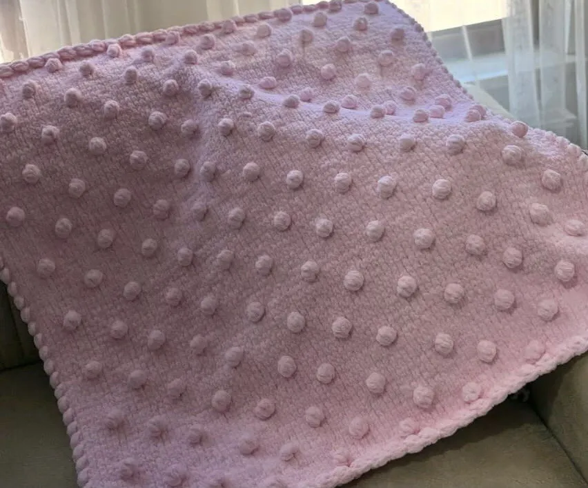 Pembe Popcorn Desenli Bebek Battaniyesi - Yumuşak Kadife El Örgüsü