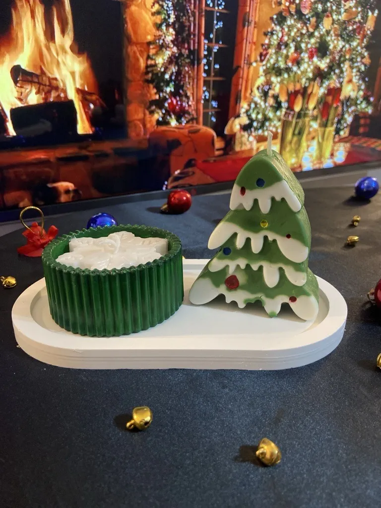 Yılbaşı Temalı Yeşil Çam Ağacı ve Kar Taneli Mum Seti