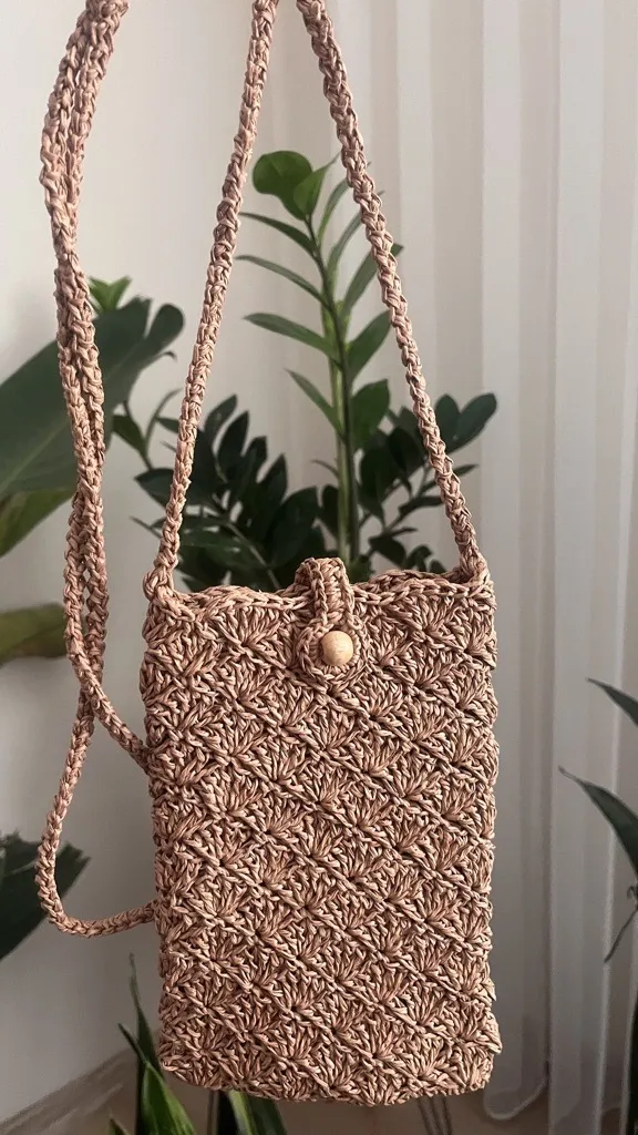 Kâğıt İpten Örme Telefon Çantası - Çapraz Askılı ve Ahşap Düğmeli