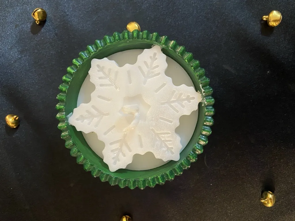 Yılbaşı Temalı Yeşil Çam Ağacı ve Kar Taneli Mum Seti