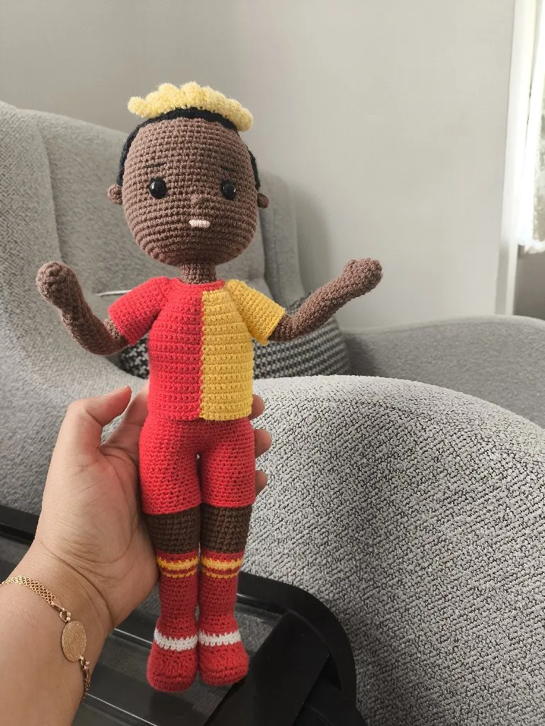 30 cm Örme Futbolcu Bebek - El Emeği Amigurumi Oyuncak