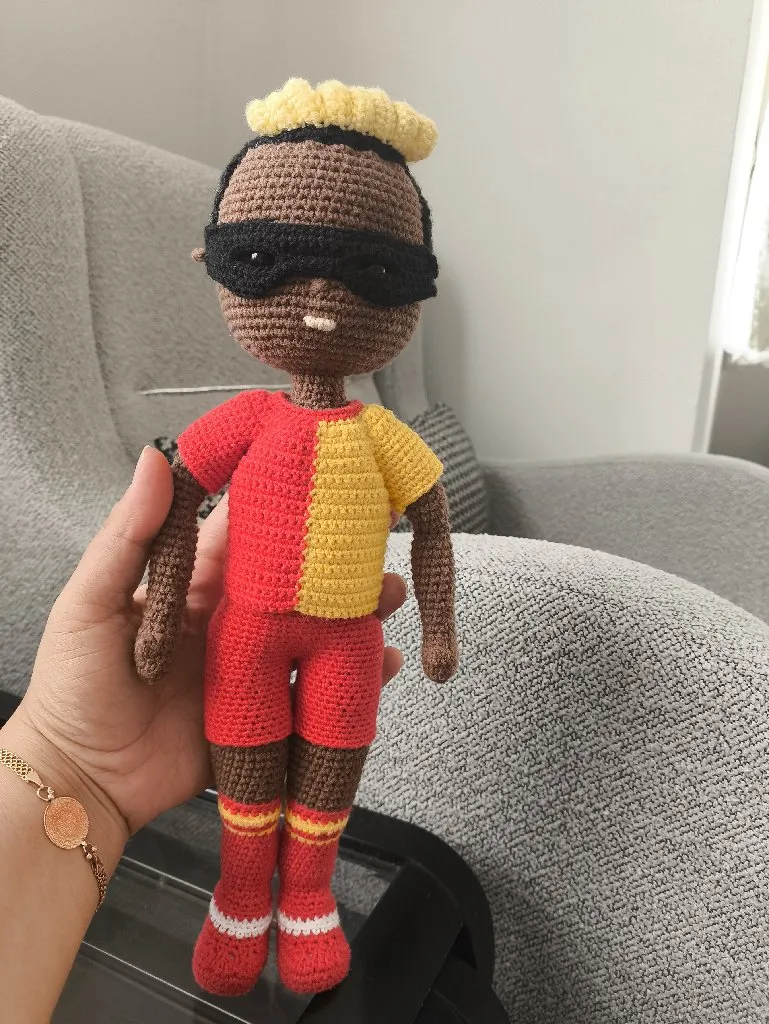 30 cm Örme Futbolcu Bebek - El Emeği Amigurumi Oyuncak