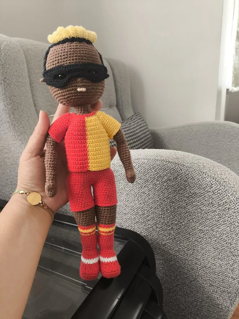 30 cm Örme Futbolcu Bebek - El Emeği Amigurumi Oyuncak
