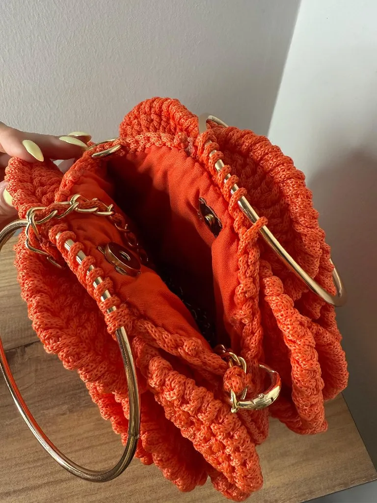 Turuncu Örgü Gül Desenli Çanta - Metal Saplı, El Emeği
