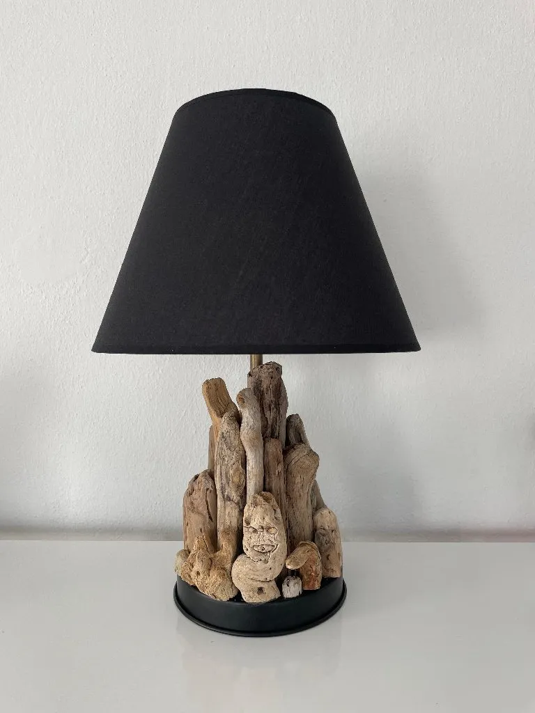 Driftwood Ahşap Masa Lambası - Siyah Abajurlu El Yapımı Aydınlatma