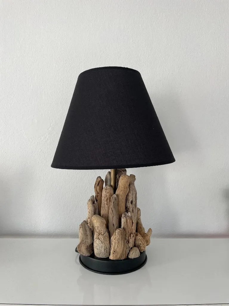 Driftwood Ahşap Masa Lambası - Siyah Abajurlu El Yapımı Aydınlatma