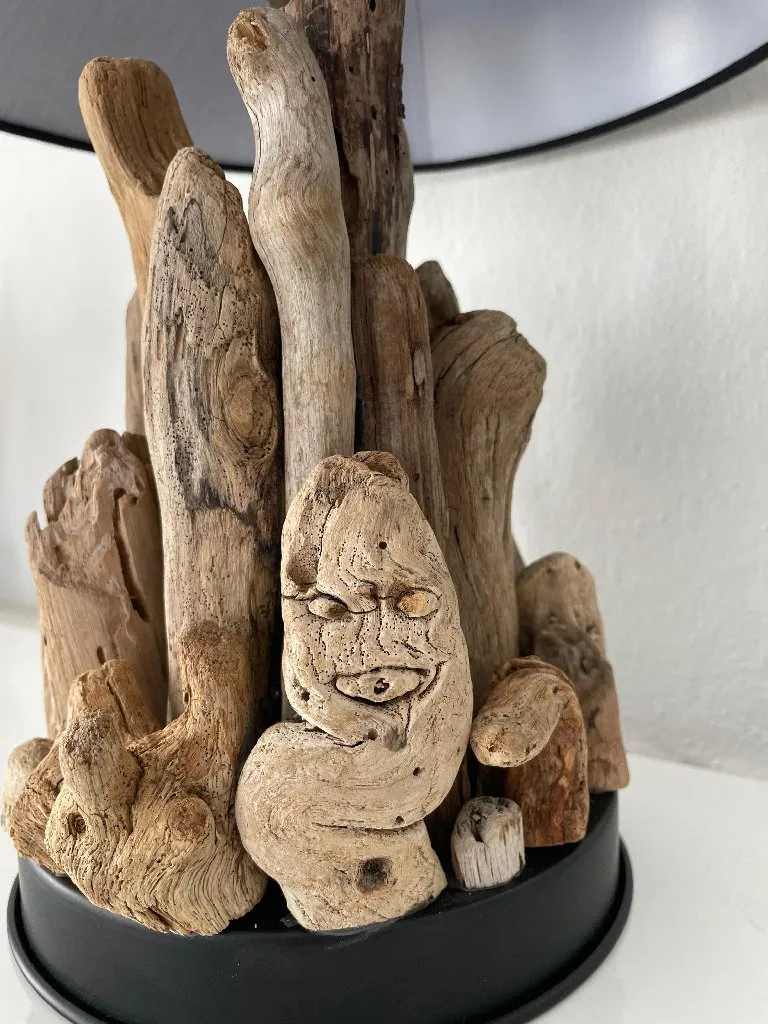 Driftwood Ahşap Masa Lambası - Siyah Abajurlu El Yapımı Aydınlatma