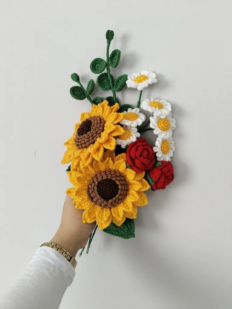 Sarı Ayçiçeği, Papatya ve Gül Motifli Örgü Çiçek Buketi