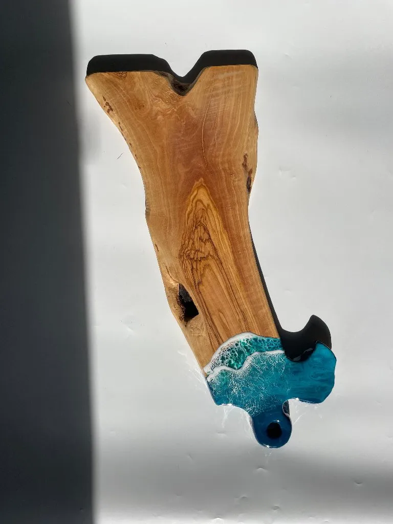 Zeytin Ağacı Sunum ve Kesme Tahtası - Yeşil Epoksi Deniz Detaylı