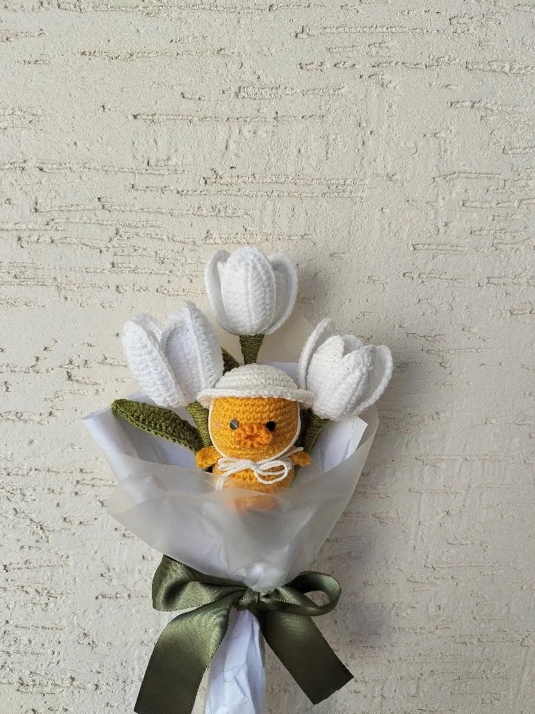 Örme Lale Buketi ve Civciv Amigurumi Oyuncak - Pamuk İpliği