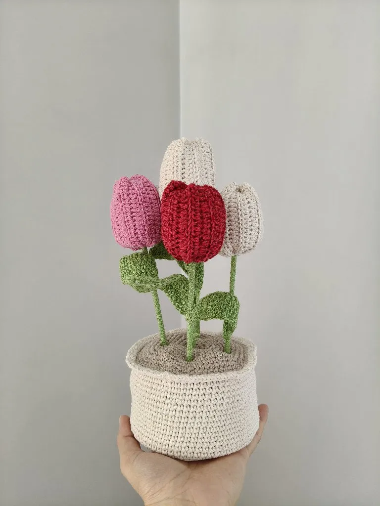 Renkli Amigurumi Lale Buketi - Örme Saksıda Dekoratif Çiçek