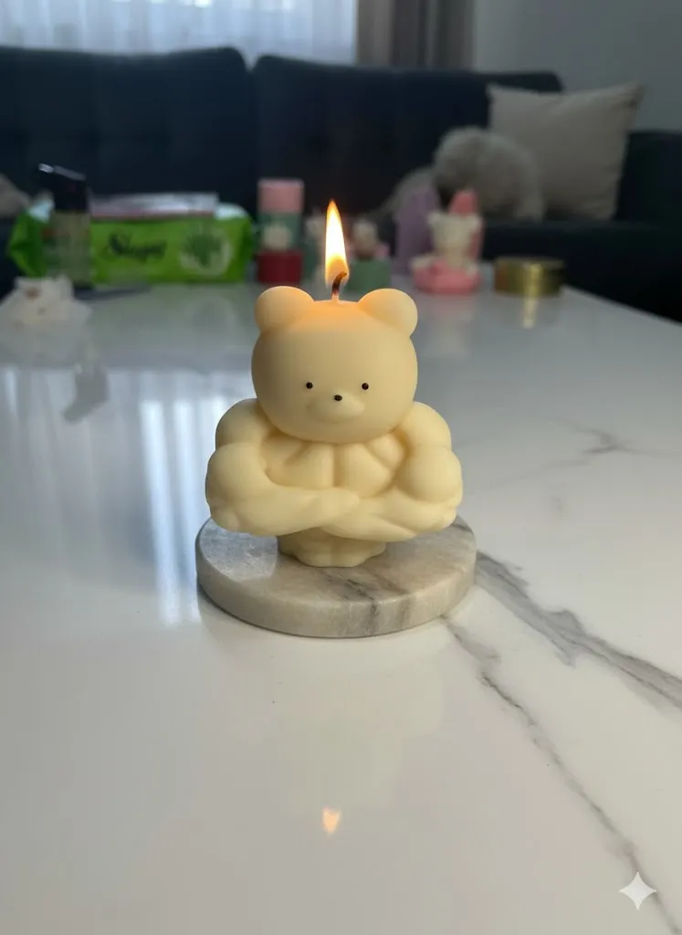 Krem Renkli Kaslı Ayı Temalı Dekoratif Mum - Hediyelik Eşya