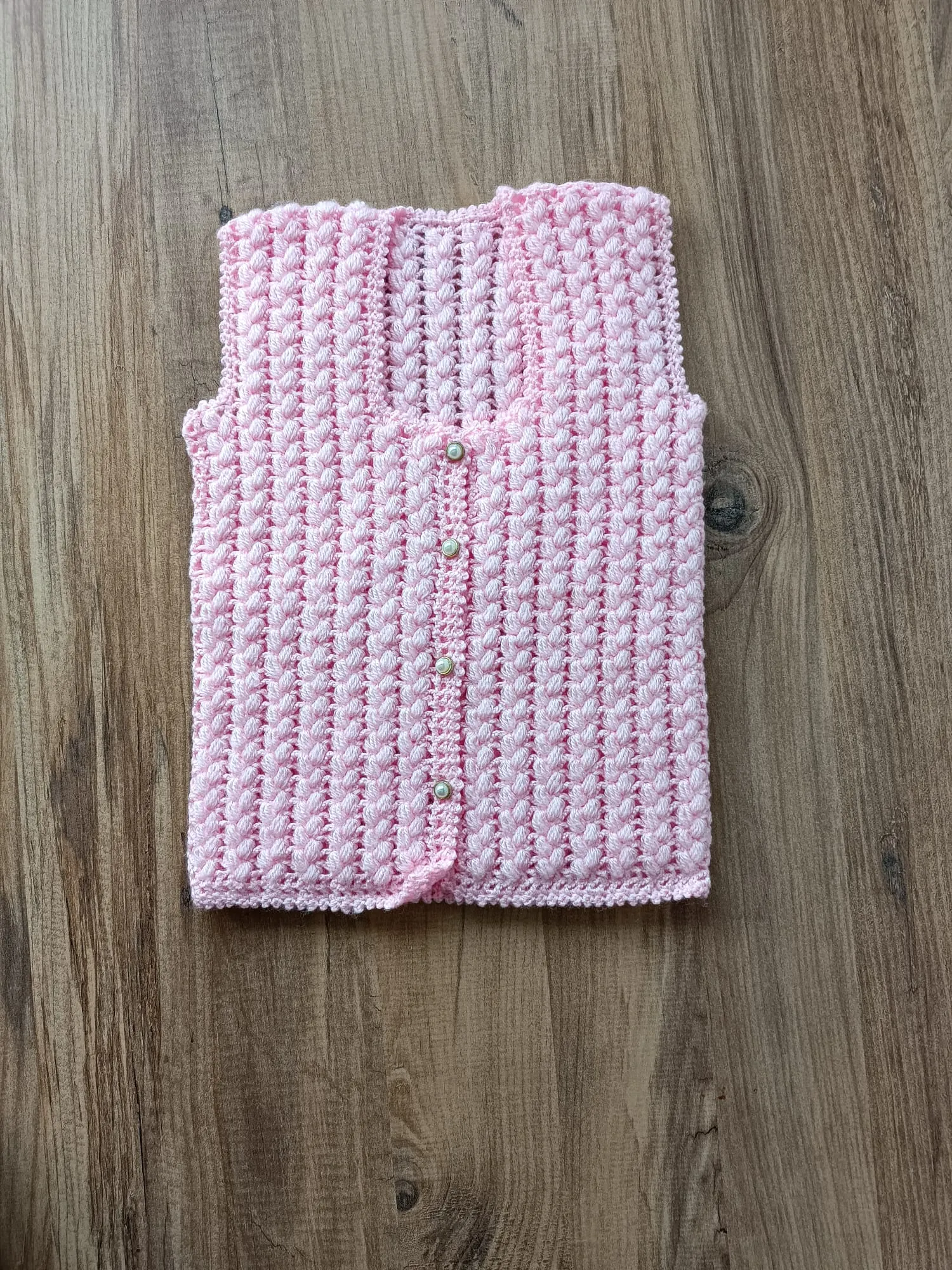 Pembe Tığ İşi Bebek Yeleği - Fıstık Desenli, Şık Düğmeli