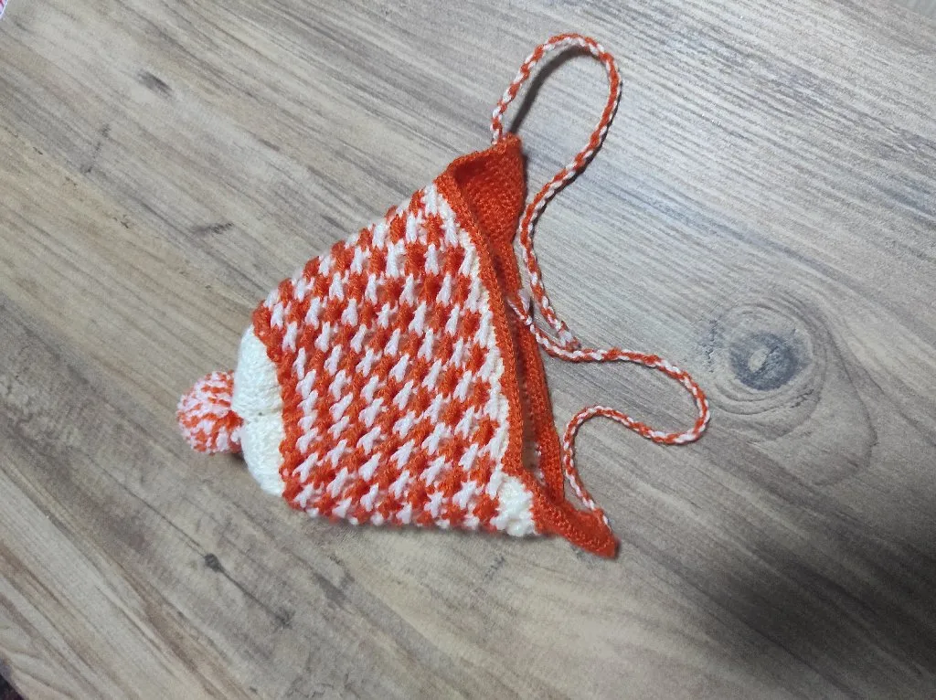 Turuncu-Beyaz Desenli Örgü Bebek Şapkası ve Boyunluk Takımı - El Emeği