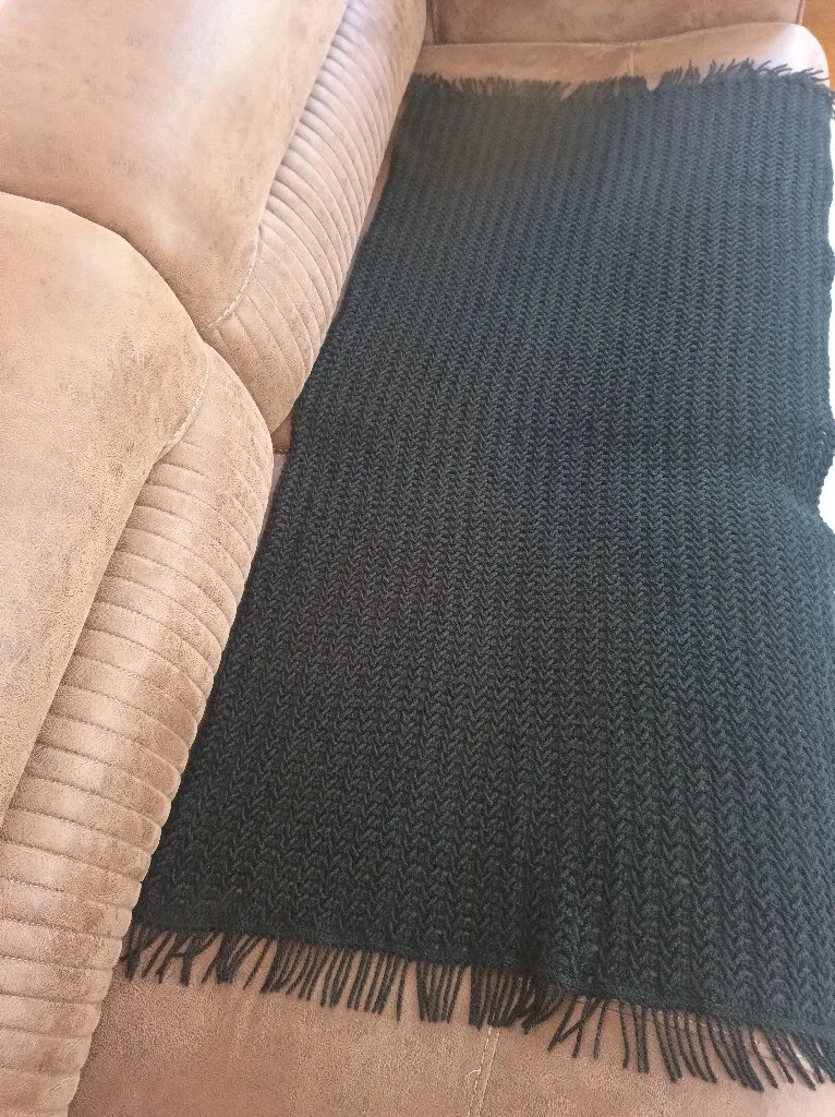 Siyah Örgü Şal - Püsküllü, Sıcak Tutan, Yumuşak Dokulu - El Emeği