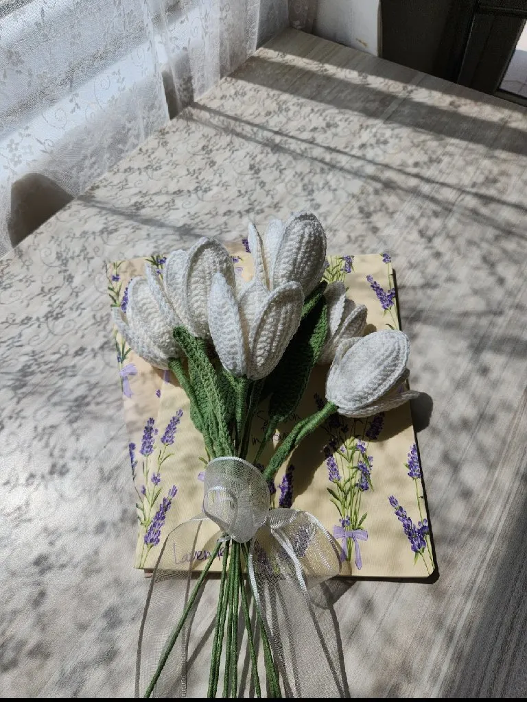 Beyaz Örgü Lale Buketi - 6'lı El Yapımı Dekoratif Çiçek