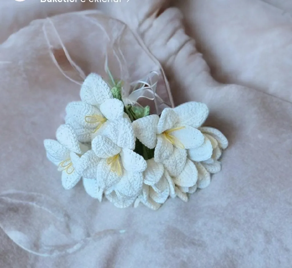 Beyaz Örgü Lale Buketi - 6'lı El Yapımı Dekoratif Çiçek