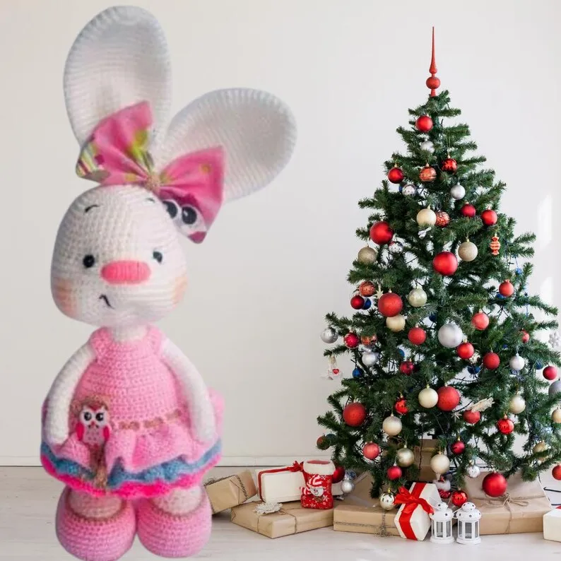 El Yapımı Amigurumi Pembe Elbiseli Tavşan – Büyük Boy Örgü Oyuncak ve Dekoratif