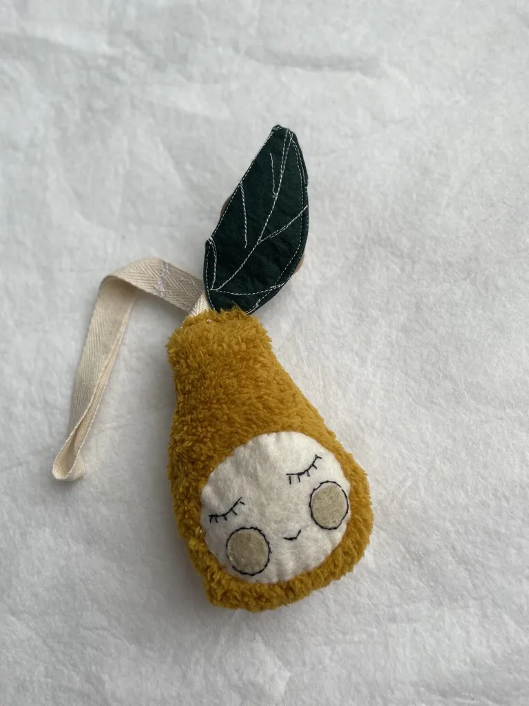 El Yapımı Peluş Emzik Askısı – Yumuşak Dokulu, Güvenli ve Sevimli Tasarım