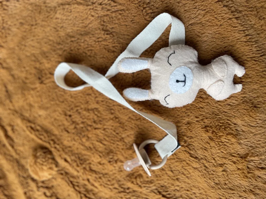 Tavşan Figürlü Bebek Emzik Askısı - Krem Renkli, El Yapımı