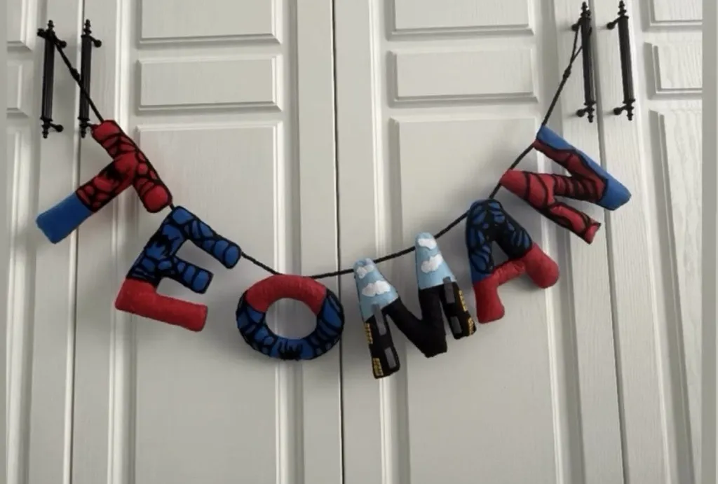 Örümcek Adam Temalı İsimlik Kapı Duvar Süsü - El Yapımı Dekoratif