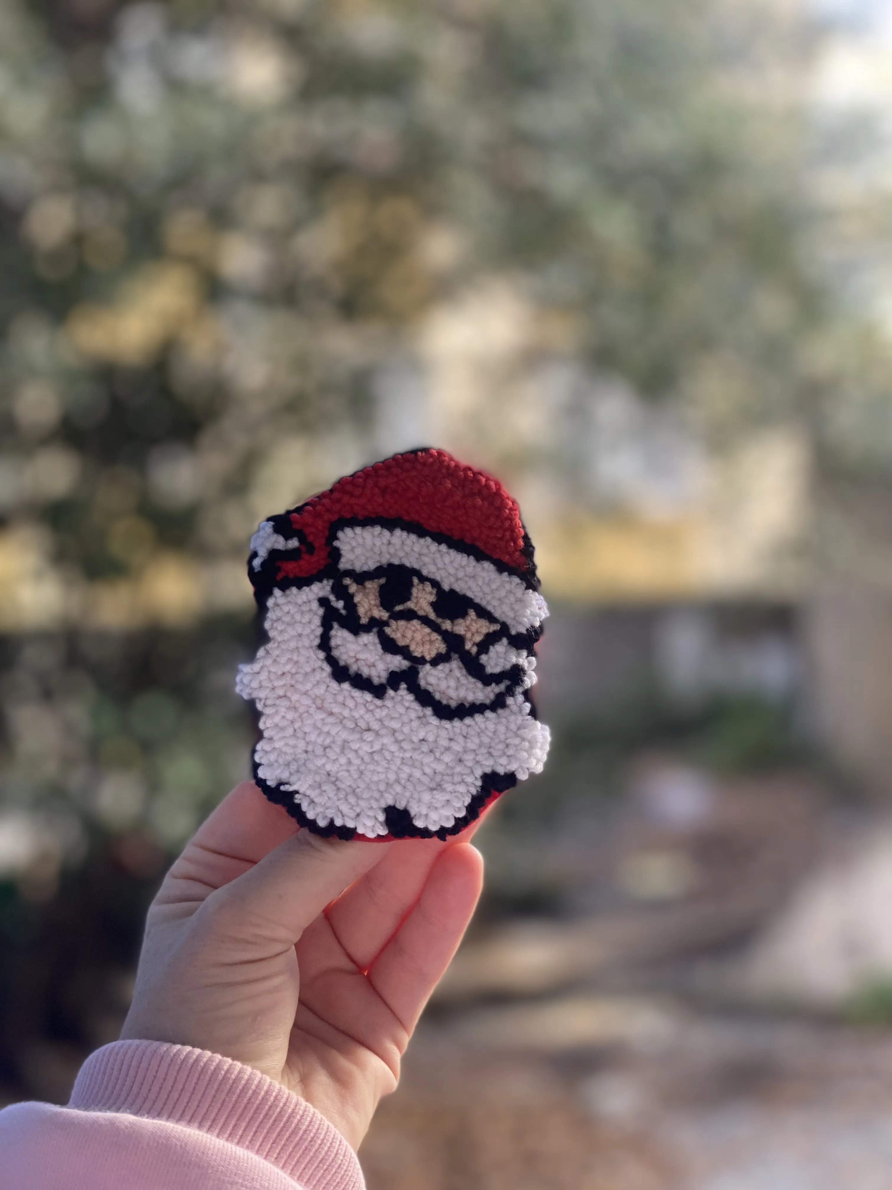 Punch İşlemeli Noel Baba Saç Tokası – El Yapımı Yılbaşı Temalı Aksesuar