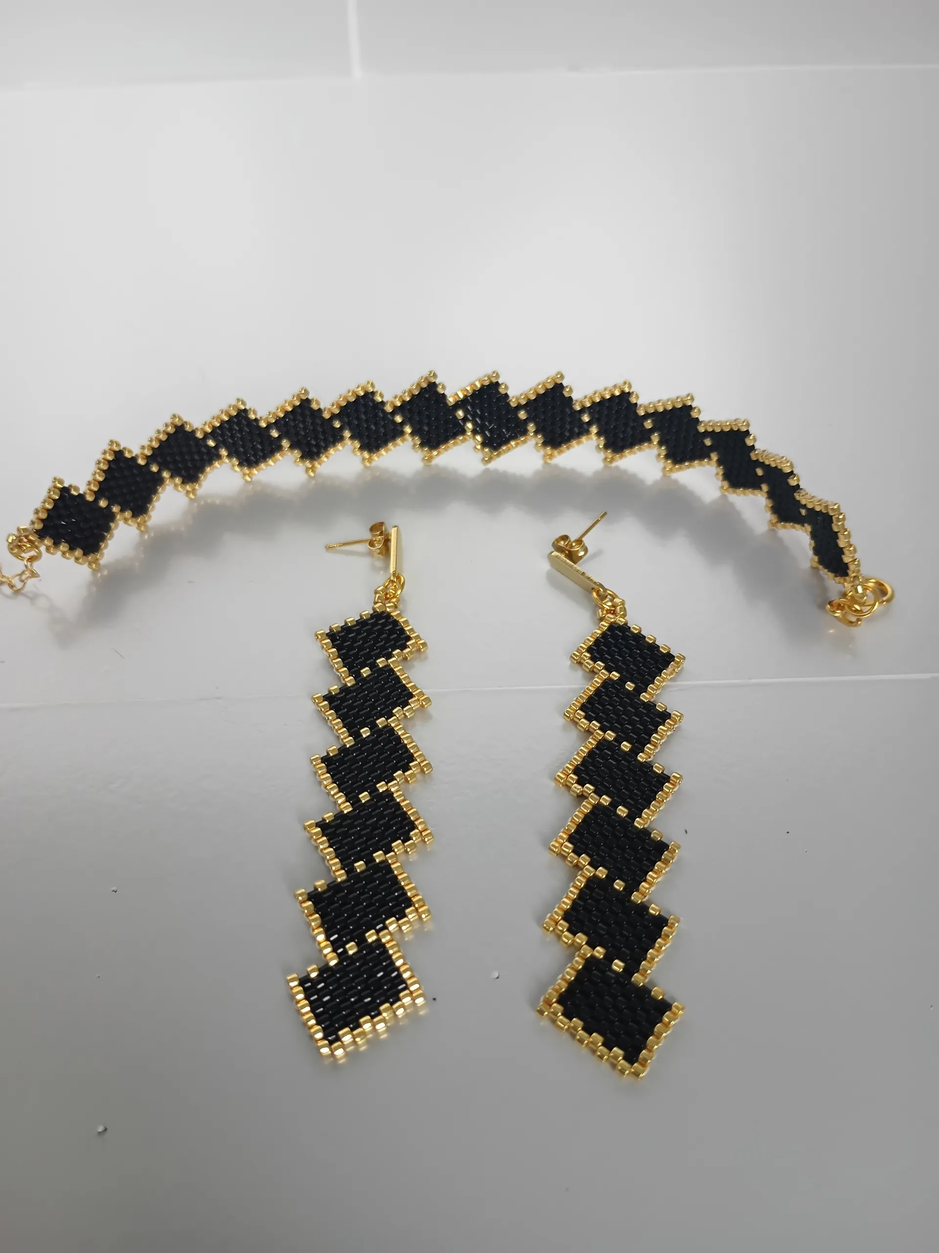 Siyah ve Altın Renkli Miyuki Boncuklu Takı Seti (Küpe & Bileklik)