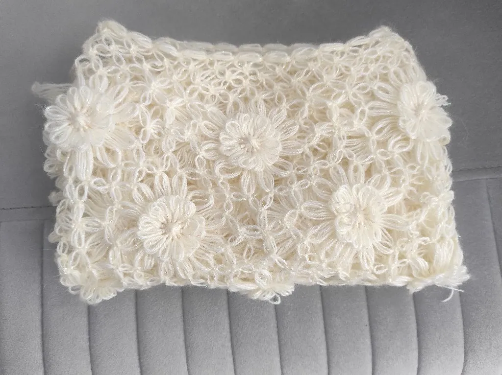 Krem Rengi Motifli Örgü Kadın Şalı - El Emeği Göz Nuru