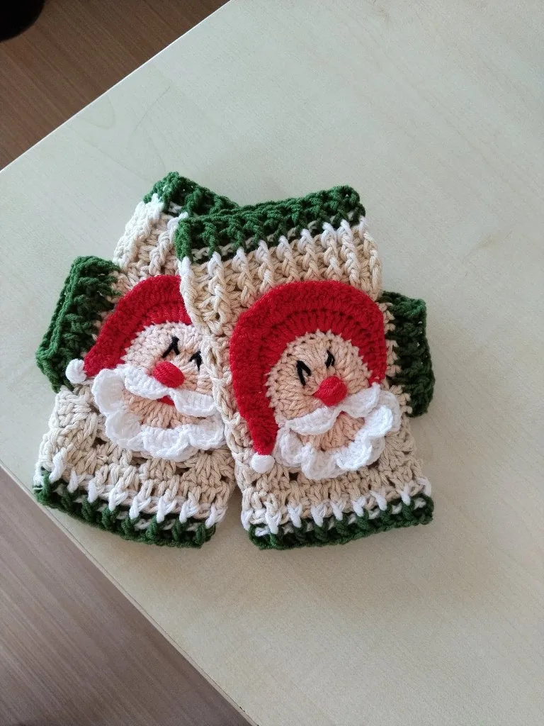 Koton İpten Örme Noel Baba Figürlü Eldiven - El Emeği