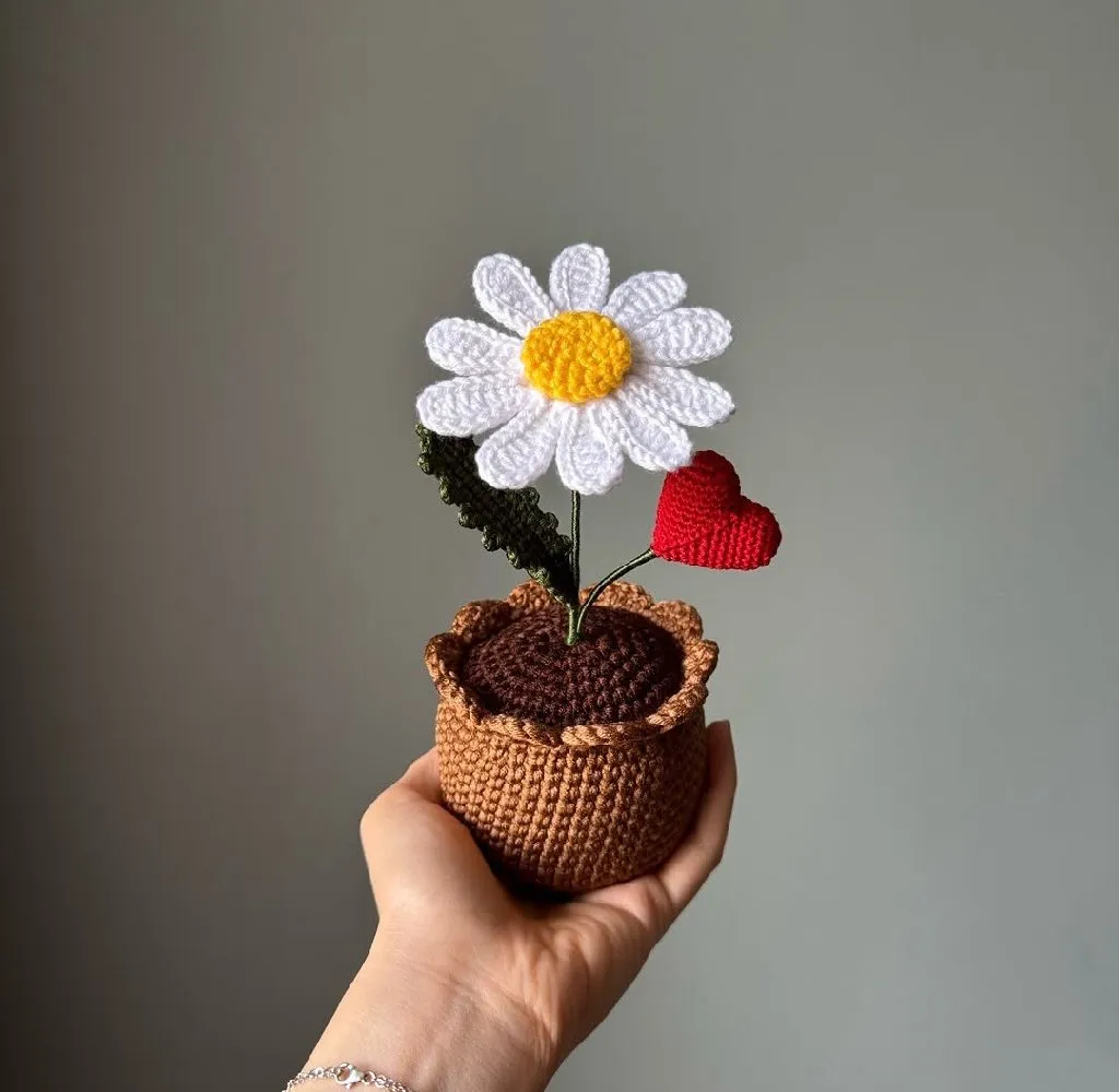 Saksıda Kalpli Papatya Amigurumi - Antialerjik İple Örülmüş Dekoratif