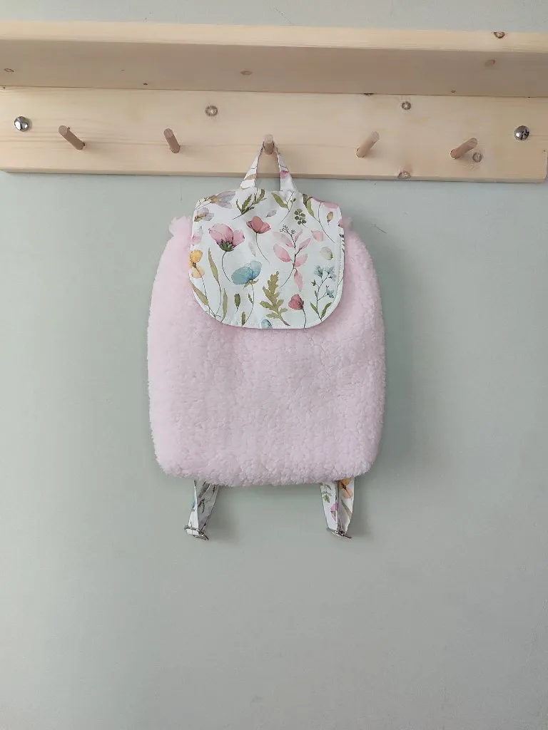 Pembe Peluş Çiçek Desenli Çocuk Kreş Sırt Çantası - Ayarlanabilir Askılı