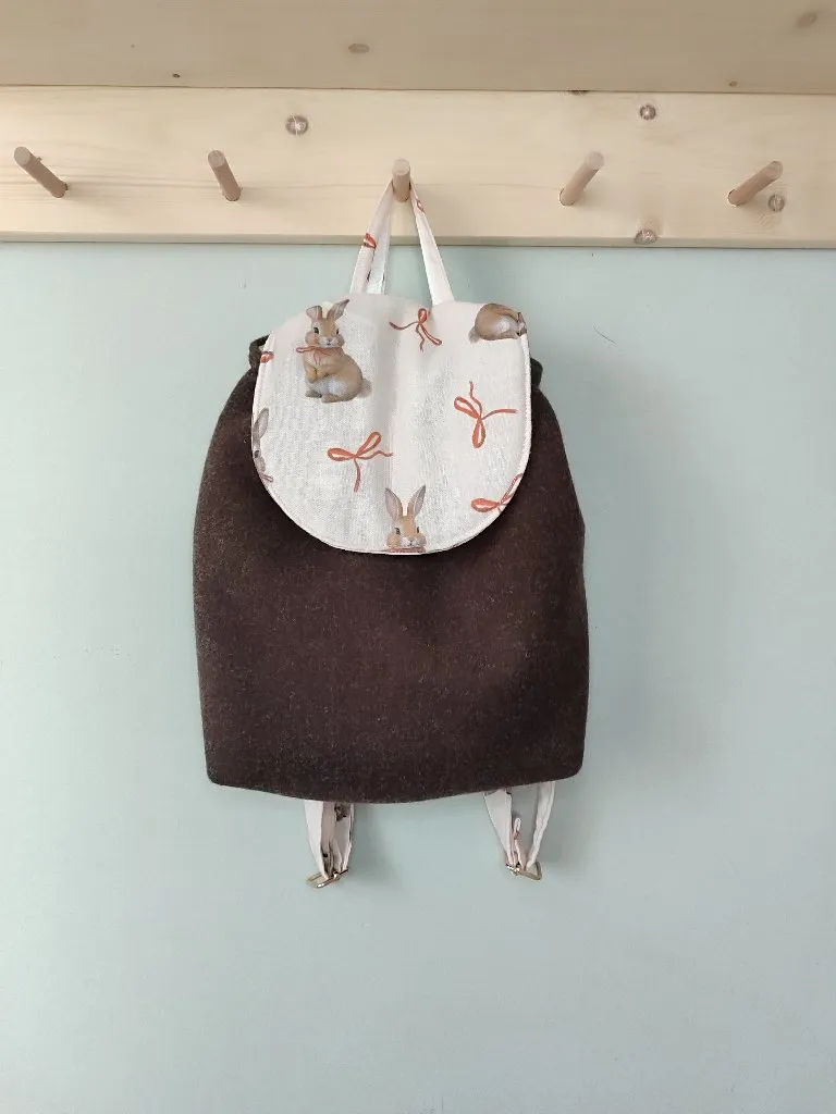 Kahverengi Kaşe Kumaş Bunny Desenli Çocuk Kreş Sırt Çantası 25x21 cm