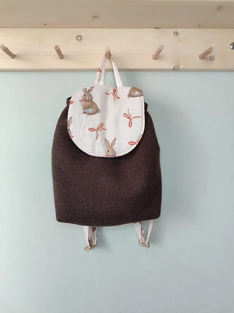 Kahverengi Kaşe Kumaş Bunny Desenli Çocuk Kreş Sırt Çantası 25x21 cm