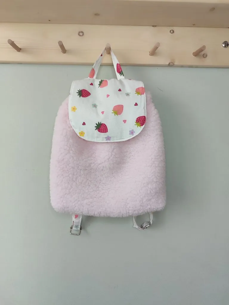 Pembe Peluş Çilek Desenli Çocuk Sırt Çantası Kreş ve Okul İçin